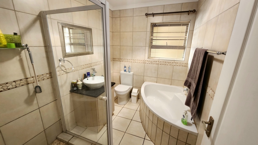 4 Bedroom Property for Sale in Monte Christo Western Cape
